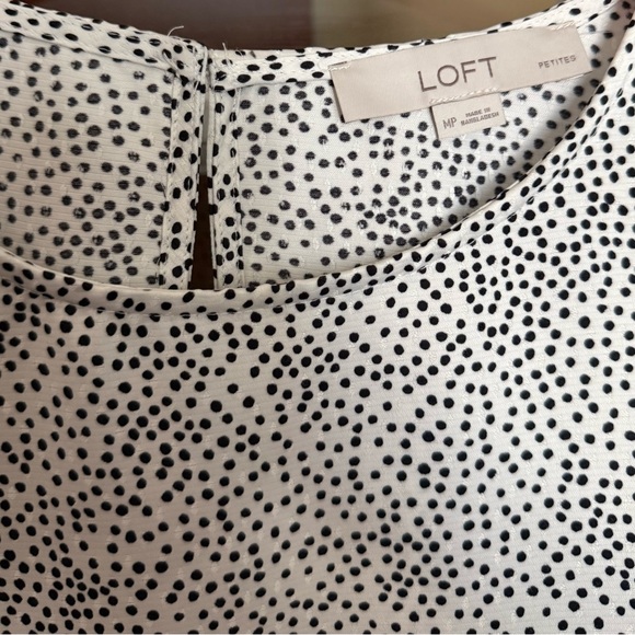LOFT Black and White Dotted Shirt. Keyhole opening back, button cuff, side slit. - Picture 2 of 8